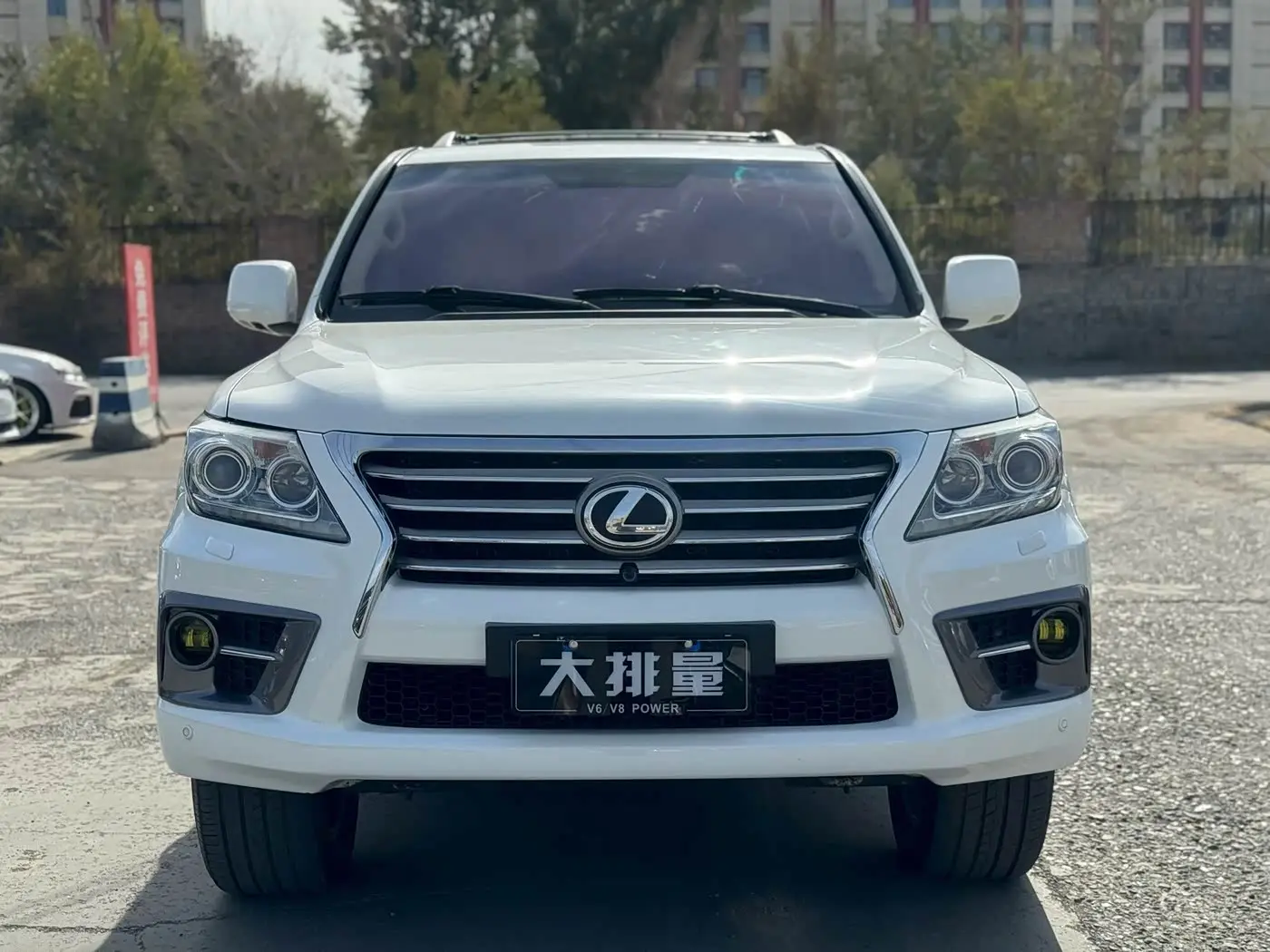 Lexus LX 2009 — Photo 2/9