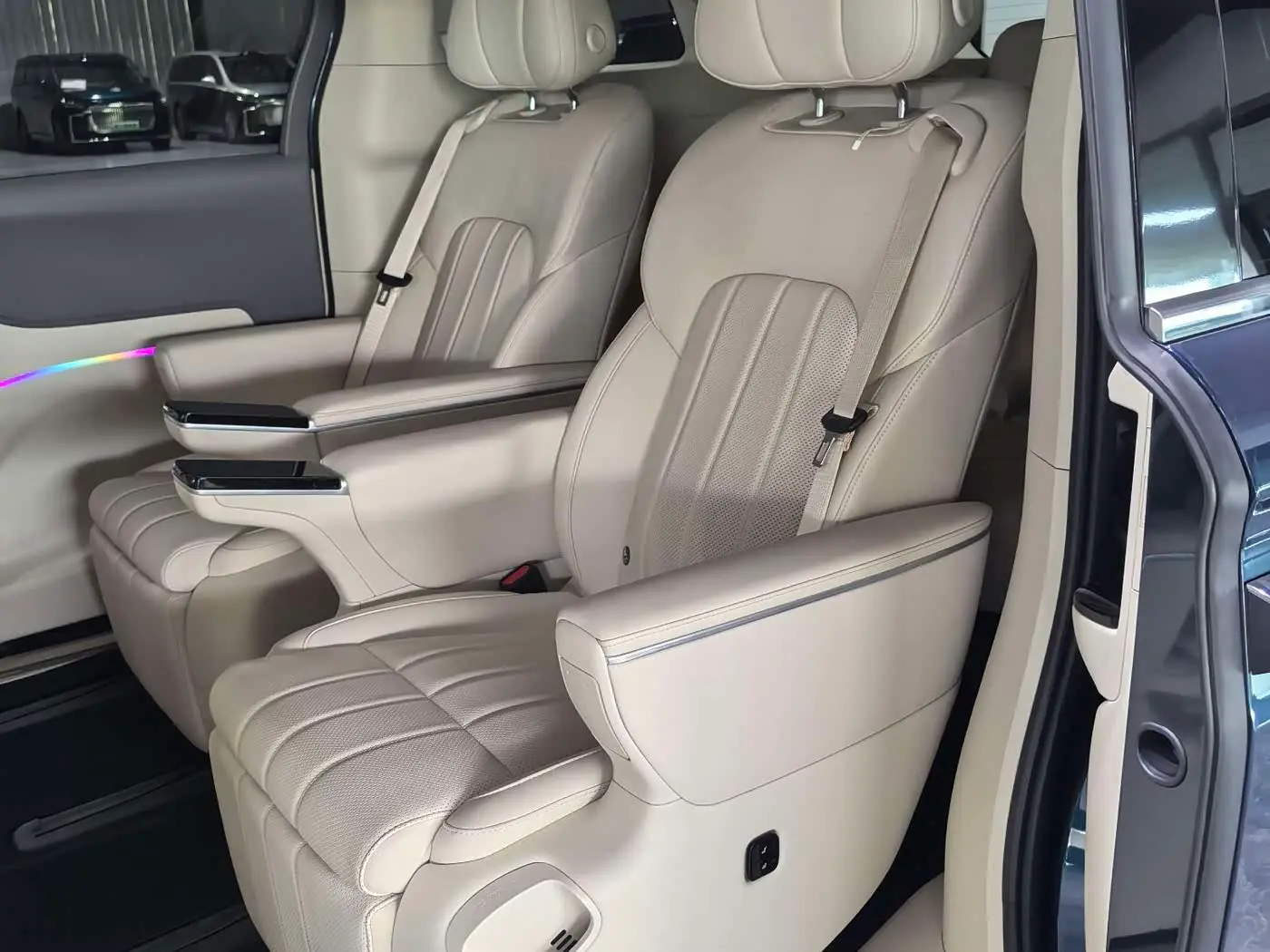 Voyah Auto Voyah Dreamer 2025 — Photo 10/13