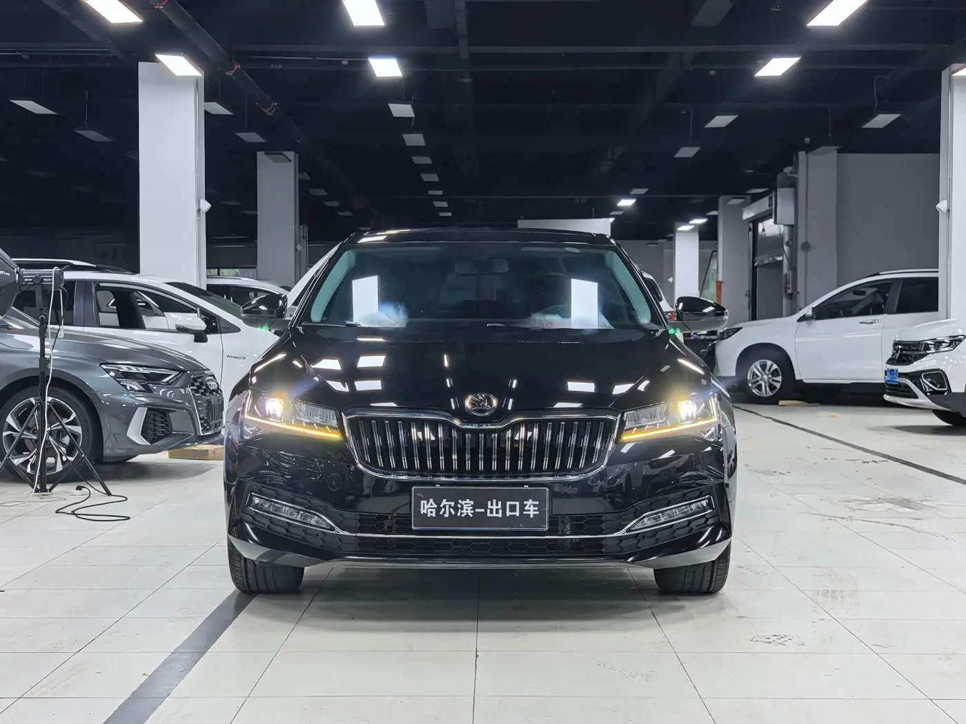 Škoda Superb 2023 — Фото 2/20