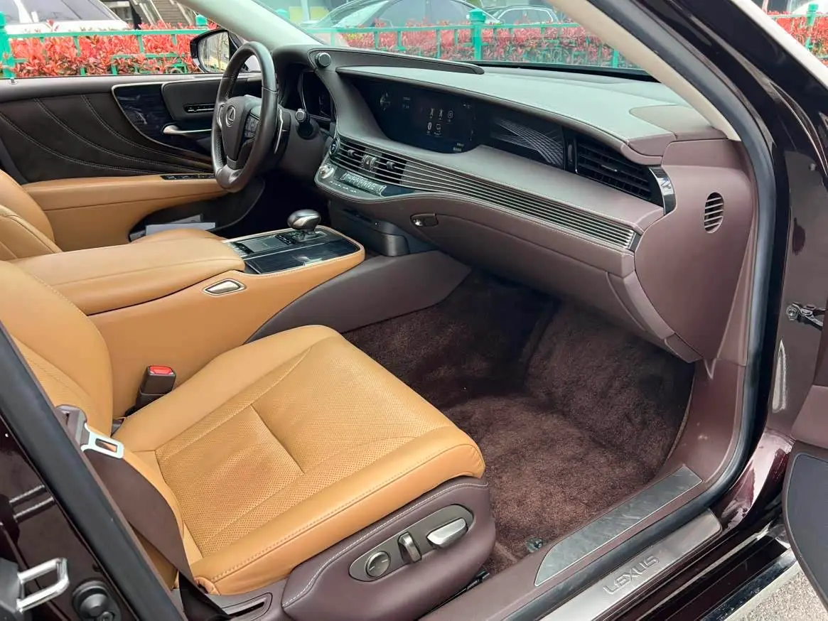 Lexus LS 2020 — Photo 6/15