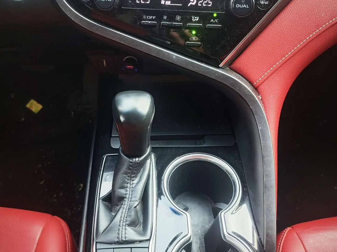 Toyota Camry 2018 — Photo 13/15