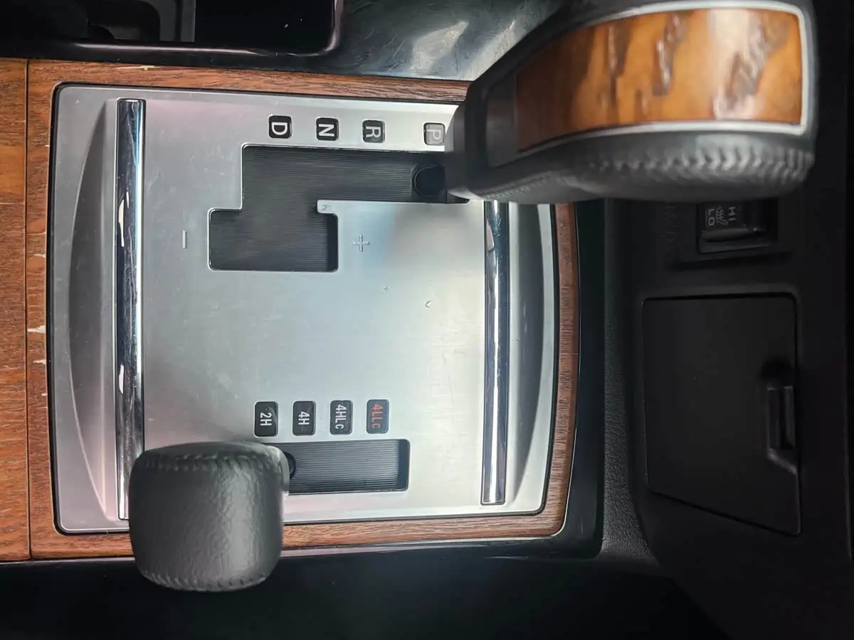 Mitsubishi Pajero 2018 — Photo 17/17