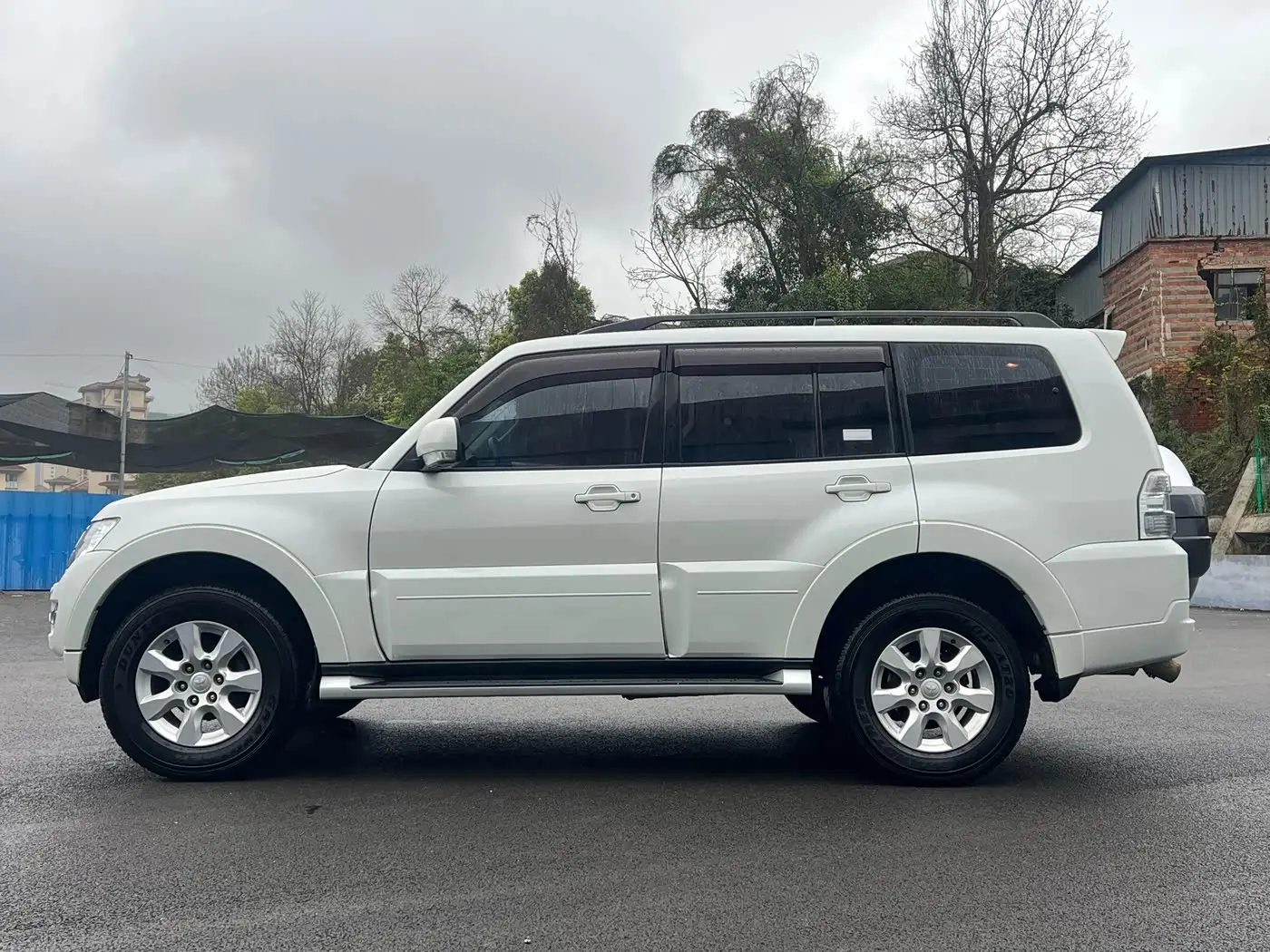 Mitsubishi Pajero 2018 — Photo 15/17