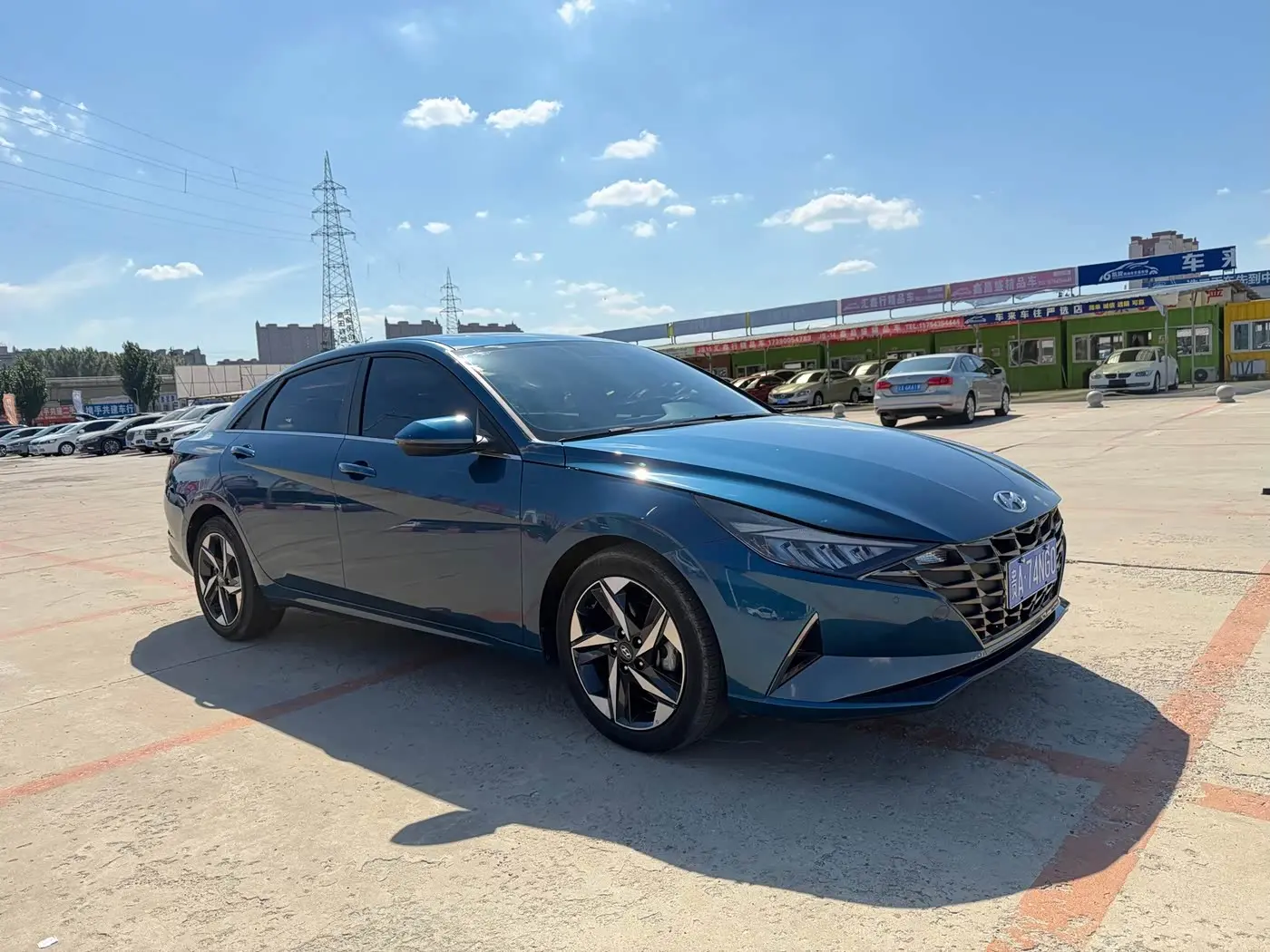 Hyundai Elantra 2023 — Фото 3/14