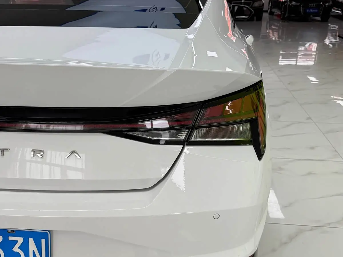 Hyundai Elantra 2022 — Şəkil 12/20