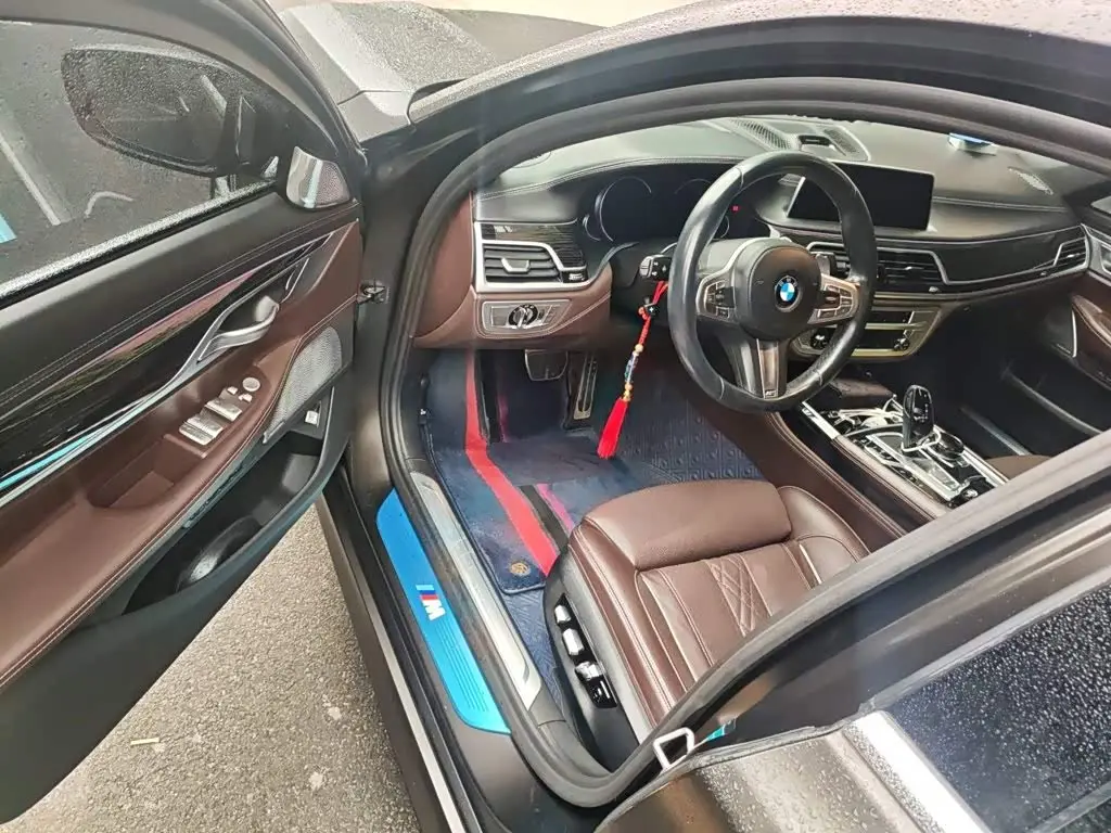 BMW 7 Series 2019 — Photo 12/20
