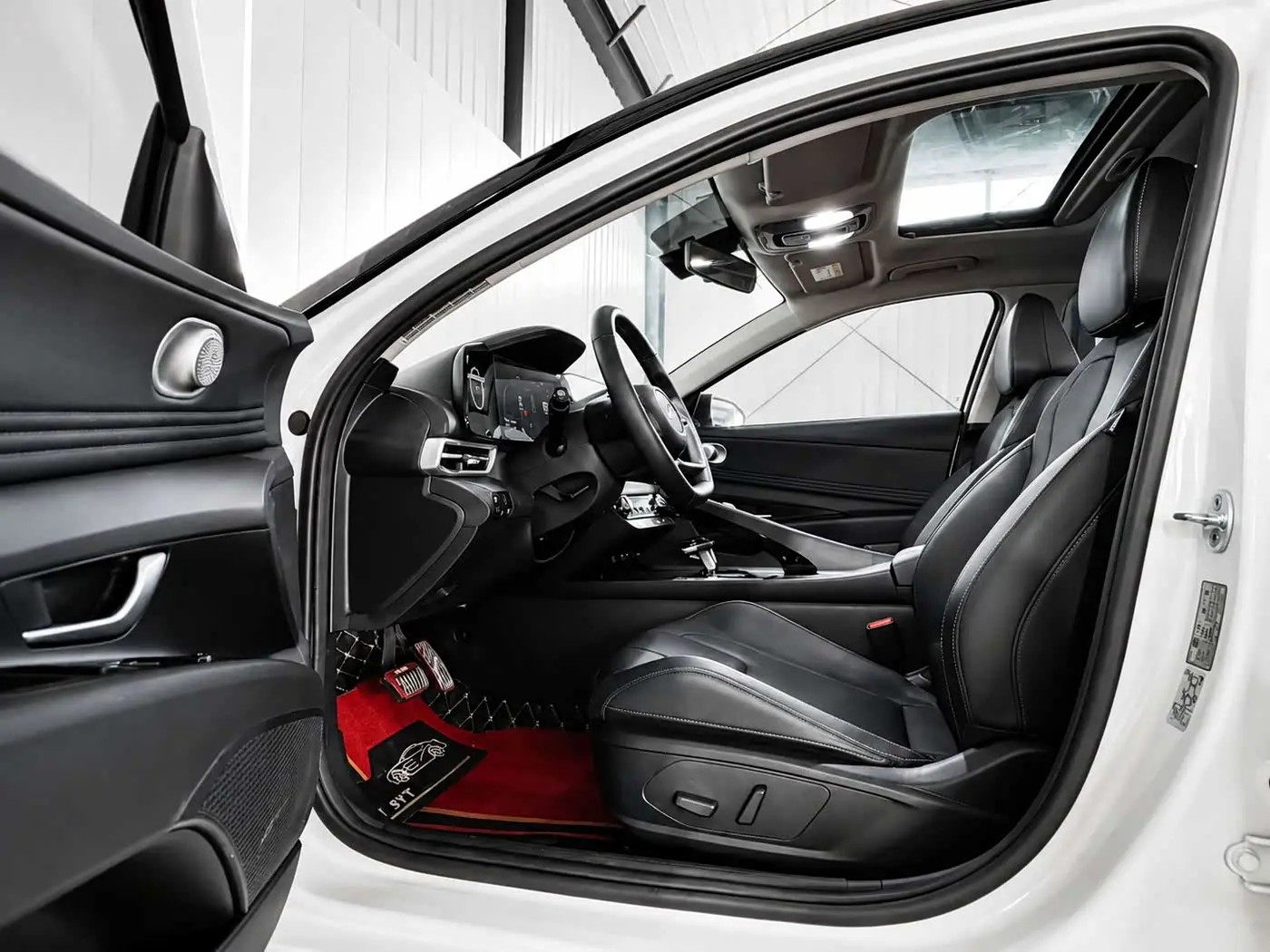 Hyundai Elantra 2023 — Фото 12/20