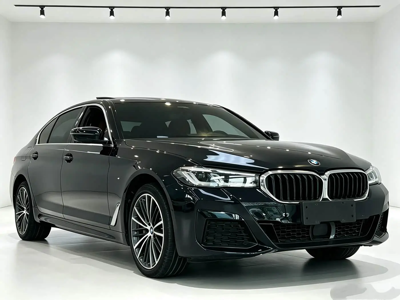 BMW 5 Series 2022 — Photo 3/16