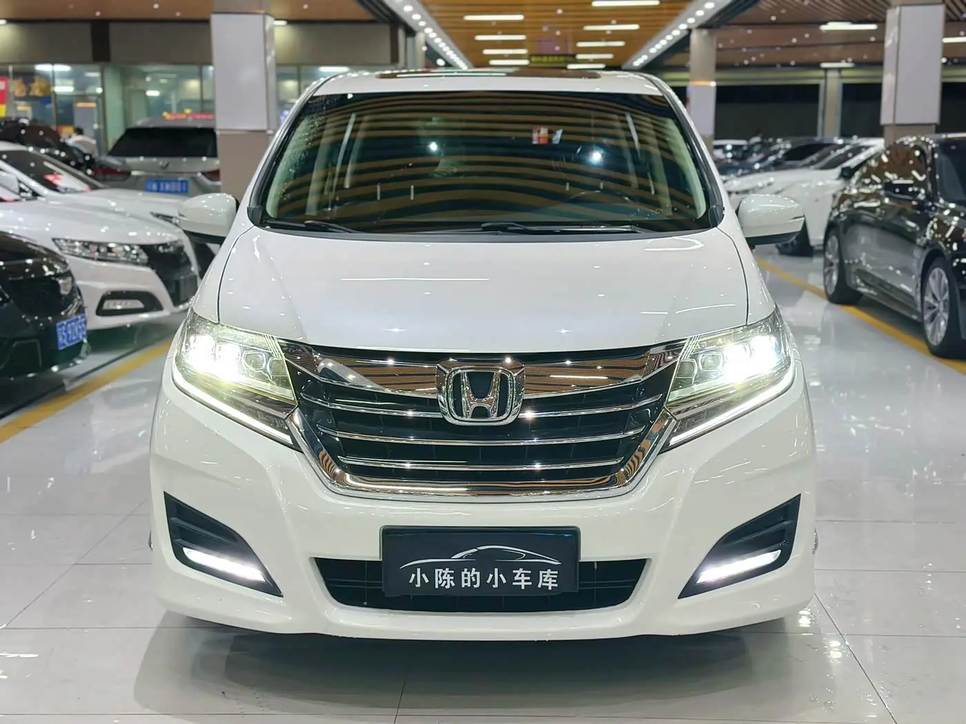 Honda Elysion 2017 — Фото 2/11