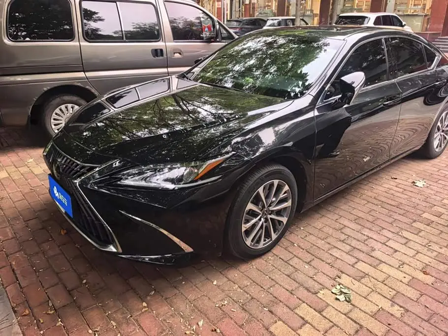 Lexus ES 2024 — Photo 1/16