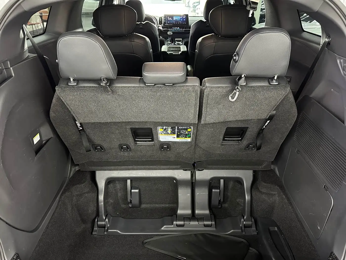 Toyota Sienna 2022 — Фото 10/20