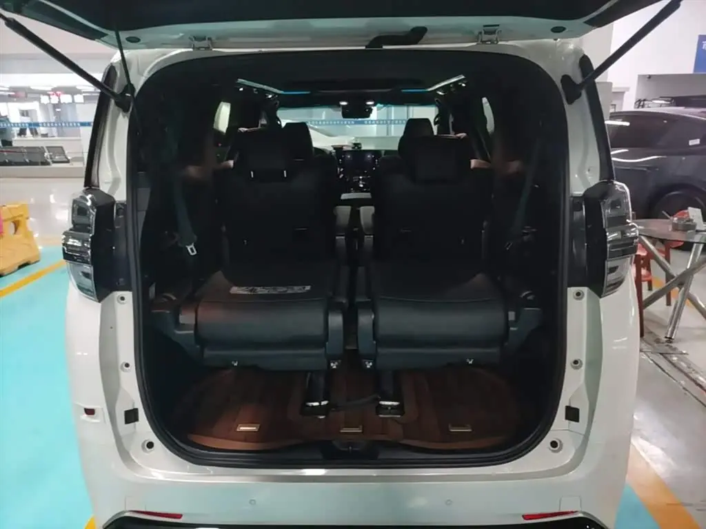 Toyota Vellfire 2022 — Photo 19/20