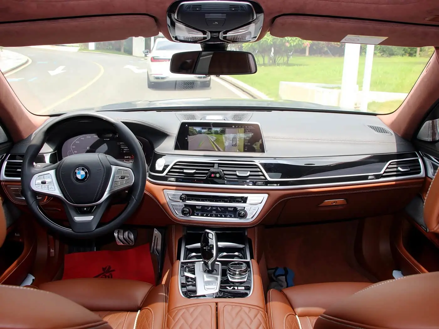 BMW 7 Series 2020 — Фото 6/20