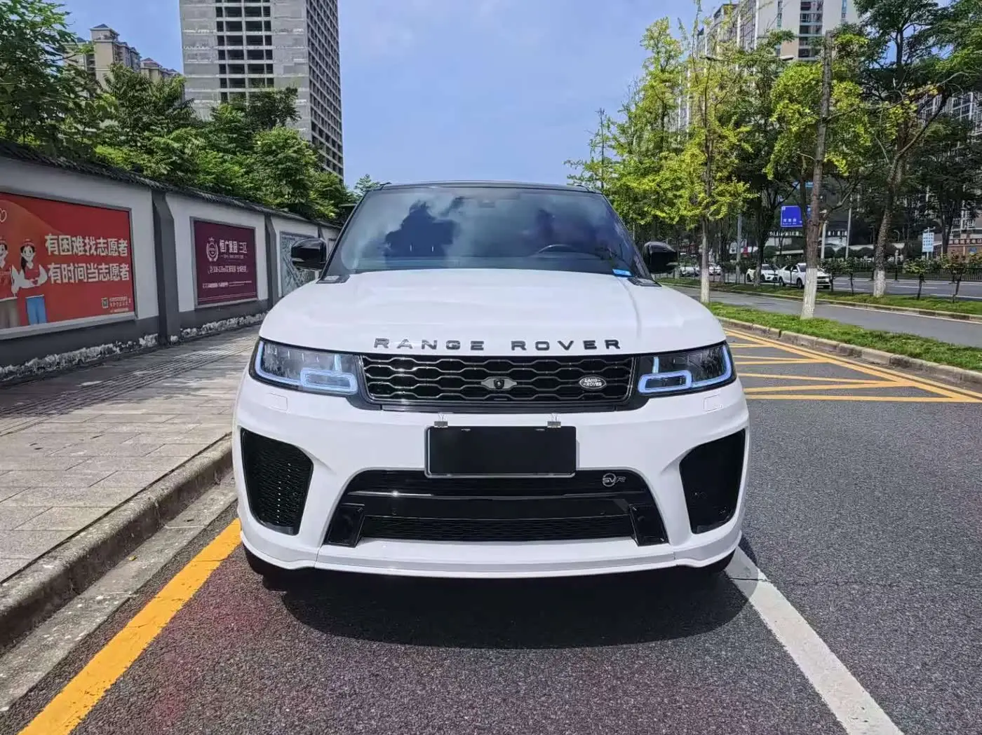 Land Rover Range Rover Sport 2017 — Photo 1/16