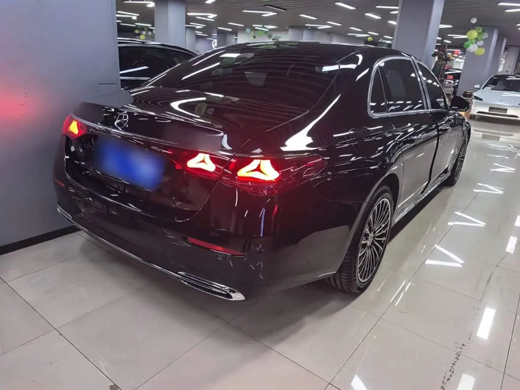 Mercedes-Benz E-Class 2024 — Photo 6/12