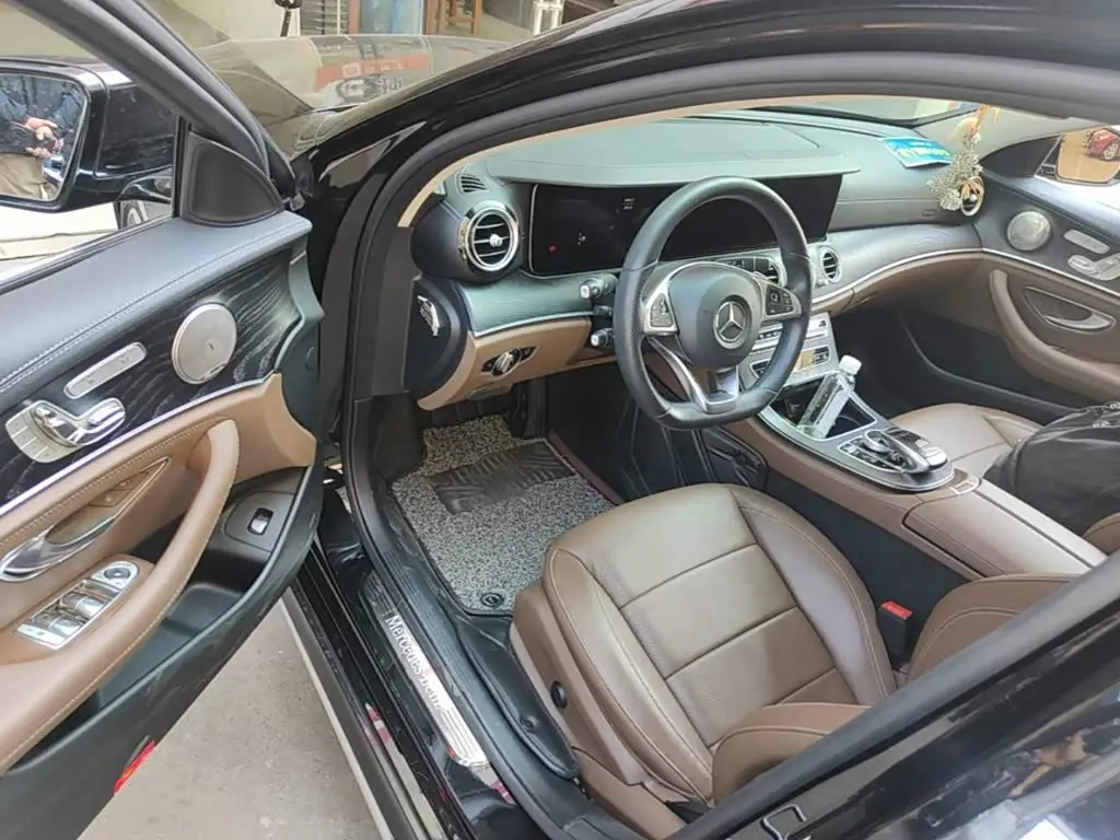 Mercedes-Benz E-Class 2018 — Photo 15/19