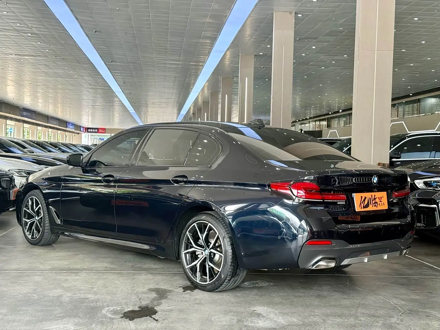 BMW 5 Series 2021 — Photo 15/17