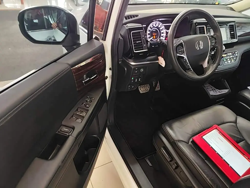 Honda Elysion 2017 — Şəkil 16/20