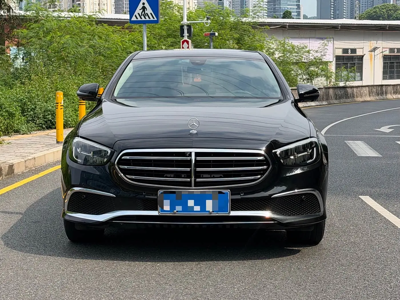 Mercedes-Benz E-Class 2023 — Фото 2/11