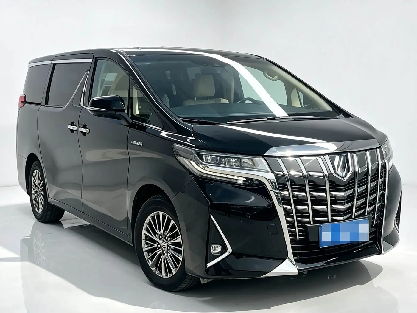Toyota Alphard 2020 — Photo 6/13
