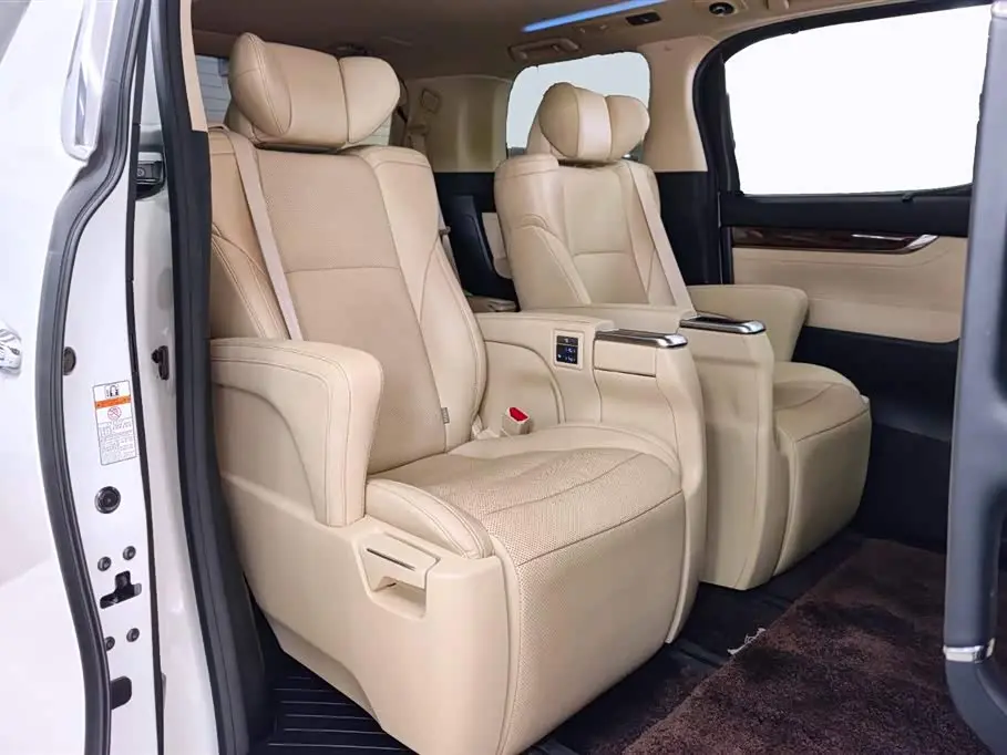 Toyota Alphard 2022 — Photo 11/15
