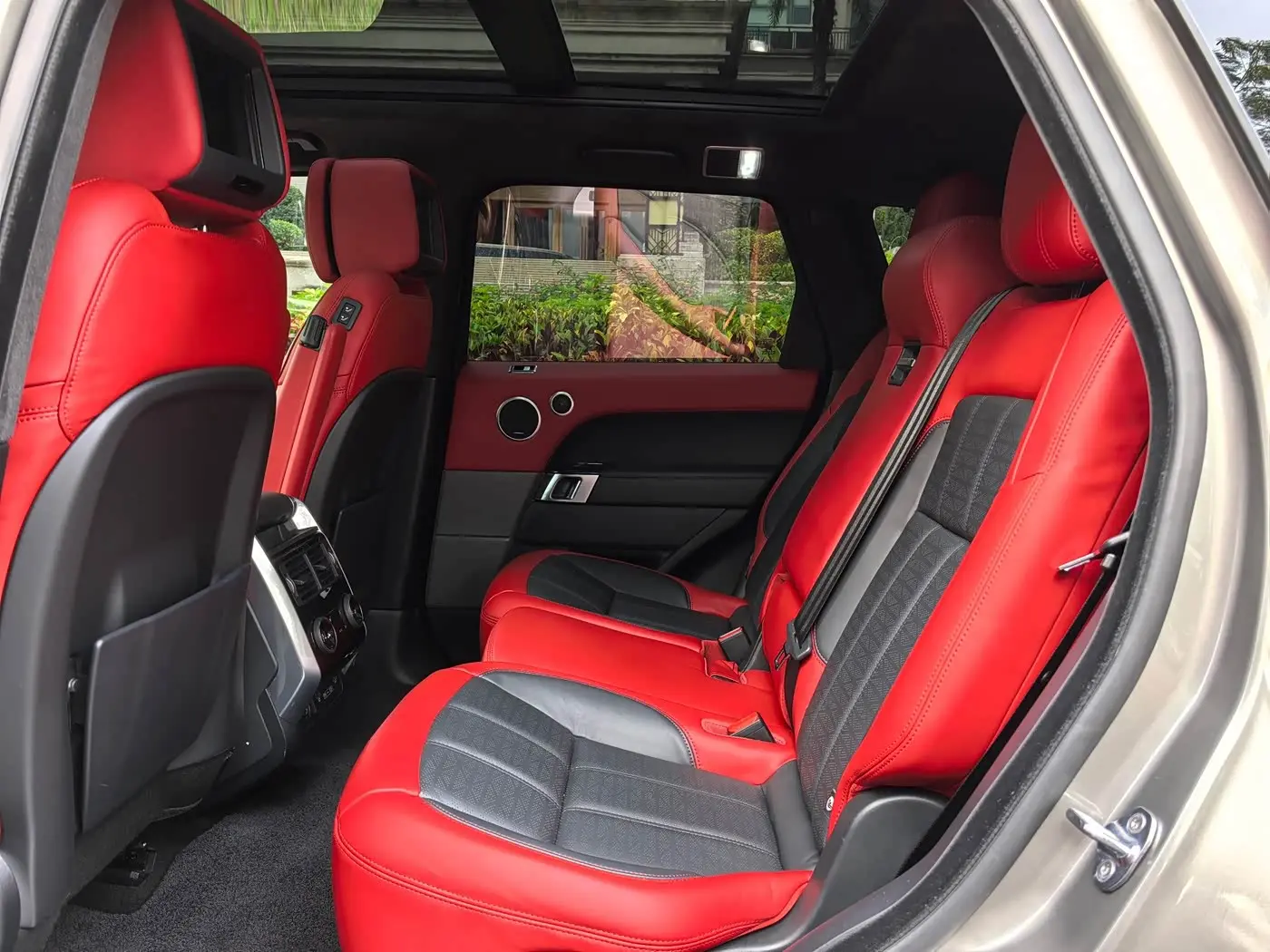 Land Rover Range Rover Sport 2018 — Photo 13/18