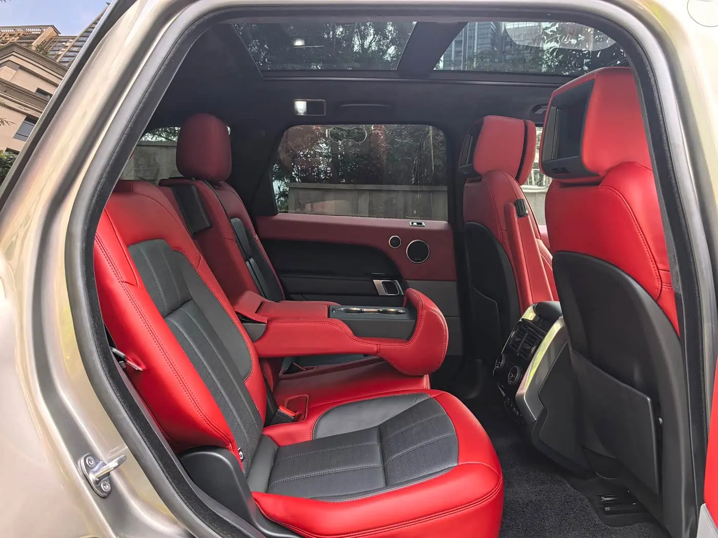 Land Rover Range Rover Sport 2018 — Photo 14/18