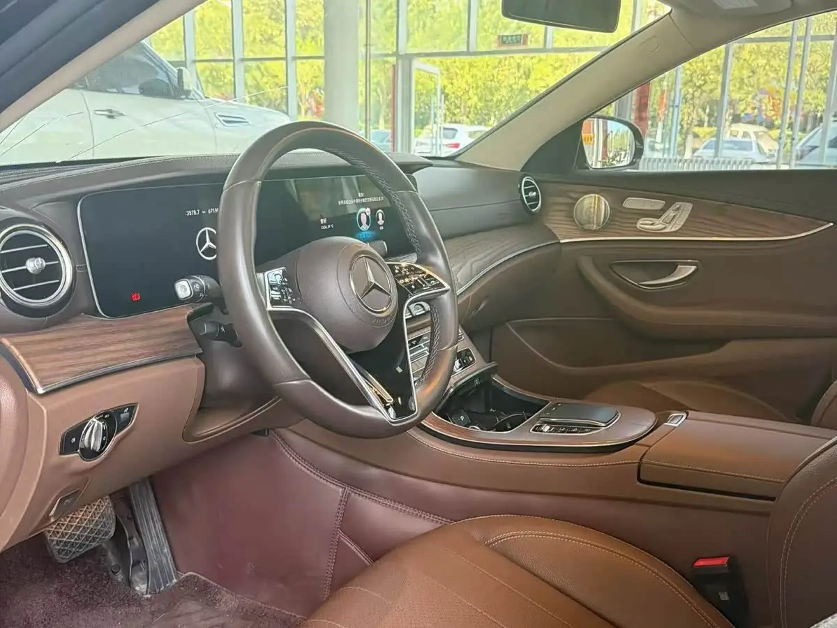 Mercedes-Benz E-Class 2023 — Şəkil 5/9