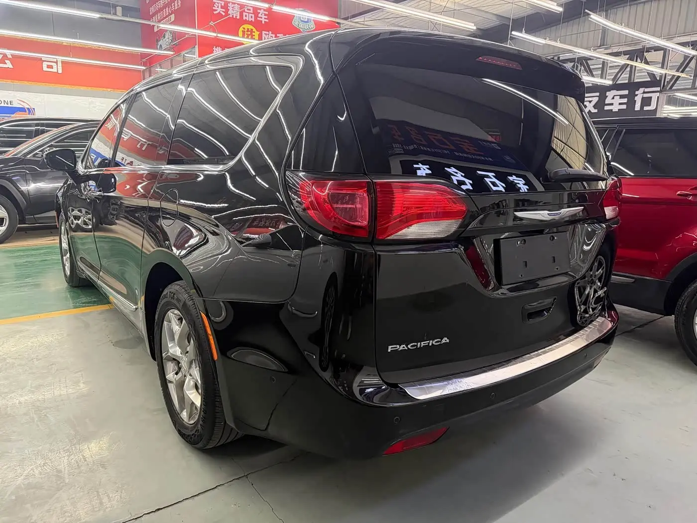 Chrysler Grand Voyager 2018 — Photo 17/17