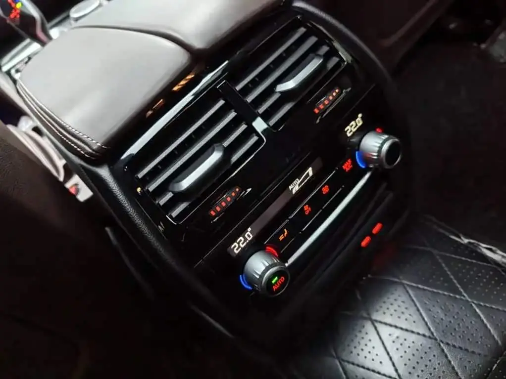 BMW 5 Series 2021 — Photo 8/9