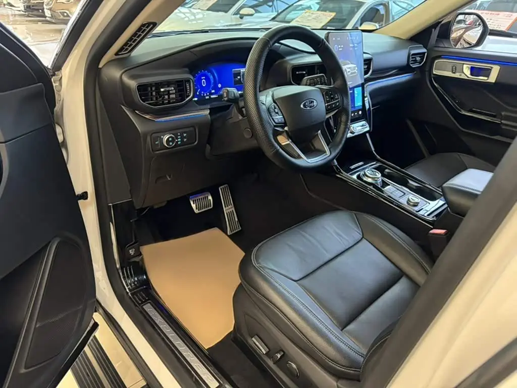 Ford Explorer 2021 — ფოტო 14/19
