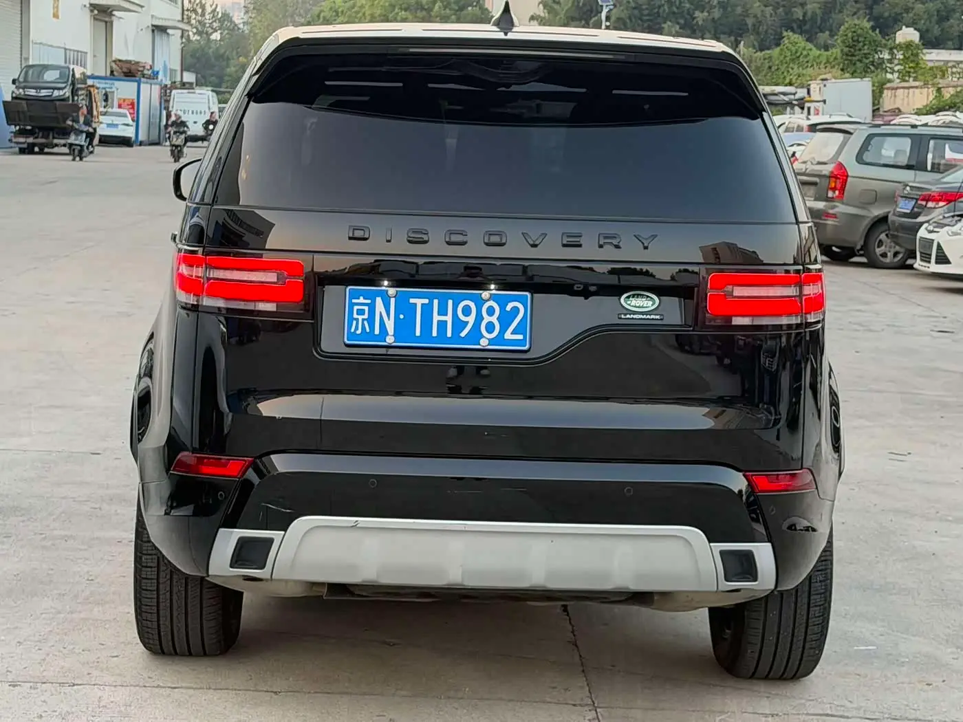 Land Rover Discovery 2021 — Photo 8/9