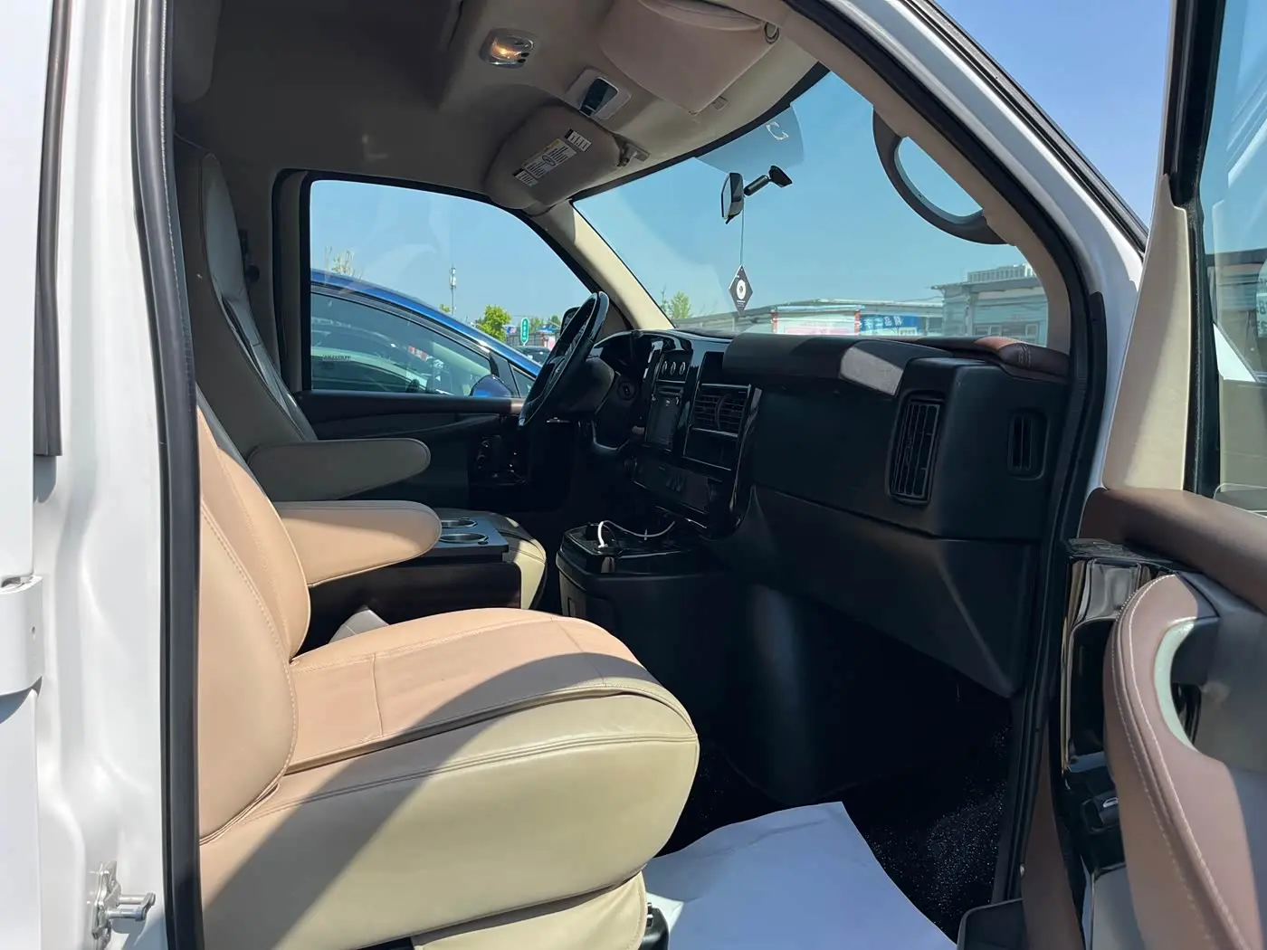 GMC Savana 2020 — Şəkil 12/20