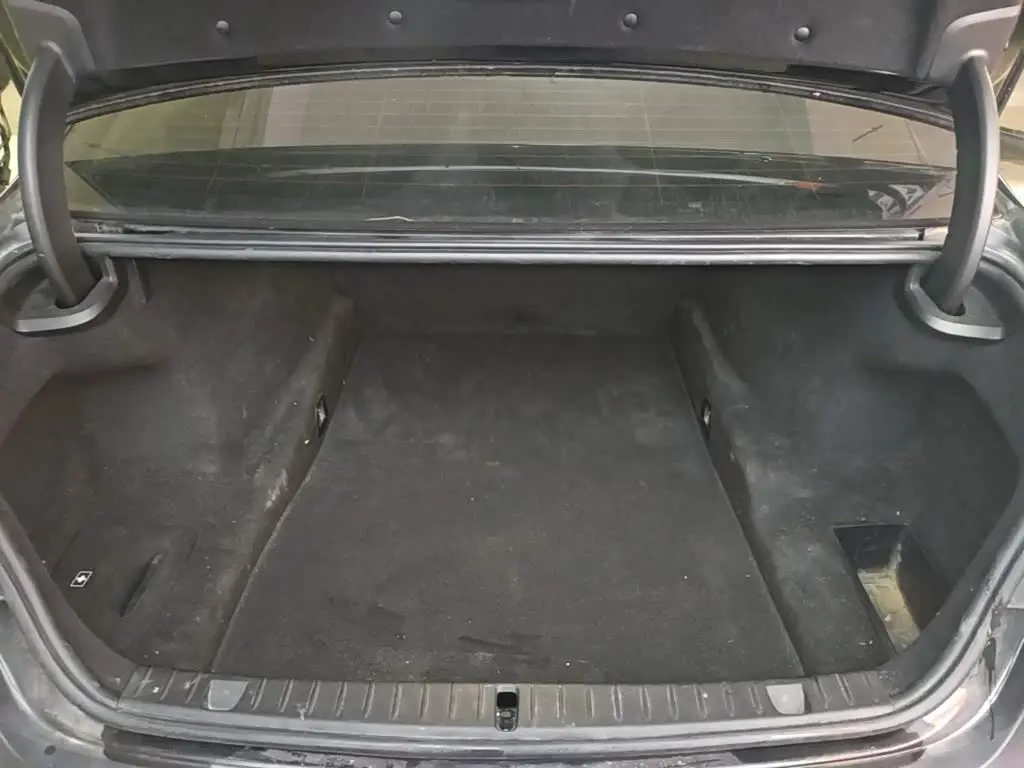 BMW 7 Series 2018 — Photo 18/19