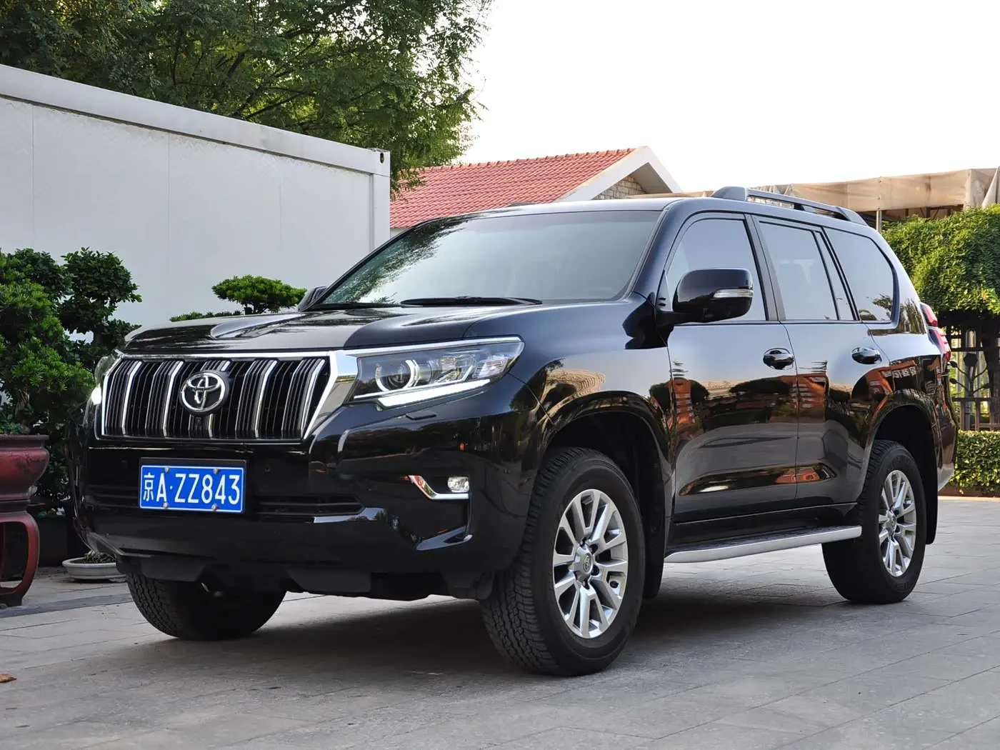 Toyota Prado 2020 — Photo 1/17