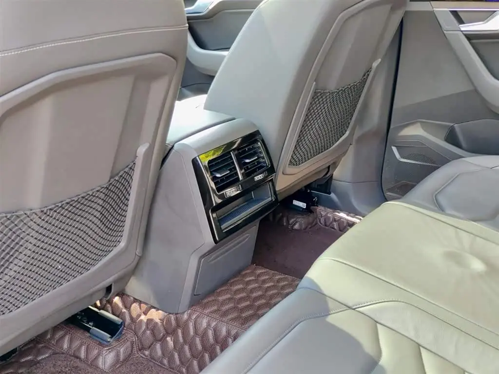 Volkswagen Touareg 2021 — Photo 9/11