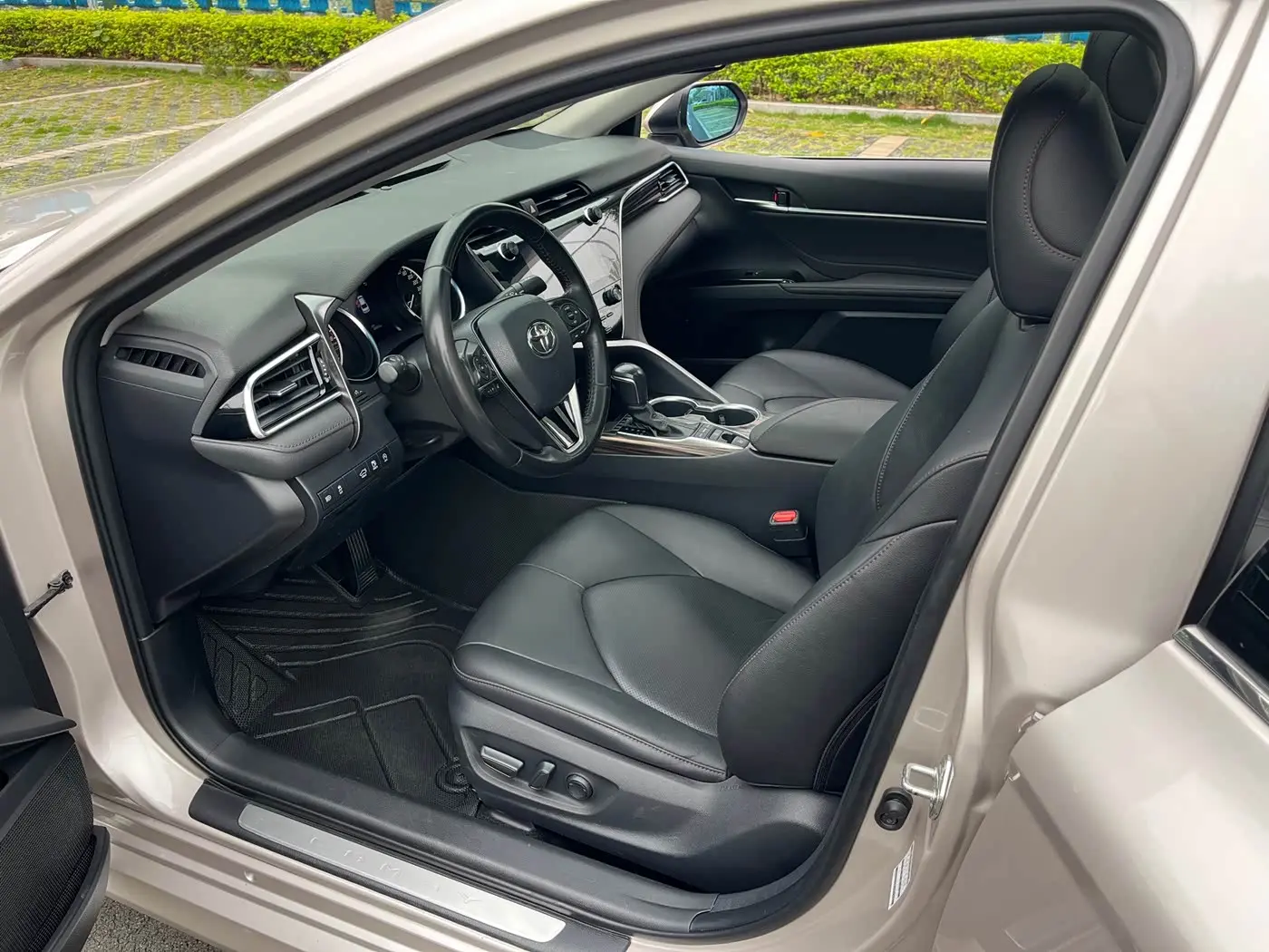 Toyota Camry 2019 — Photo 8/20