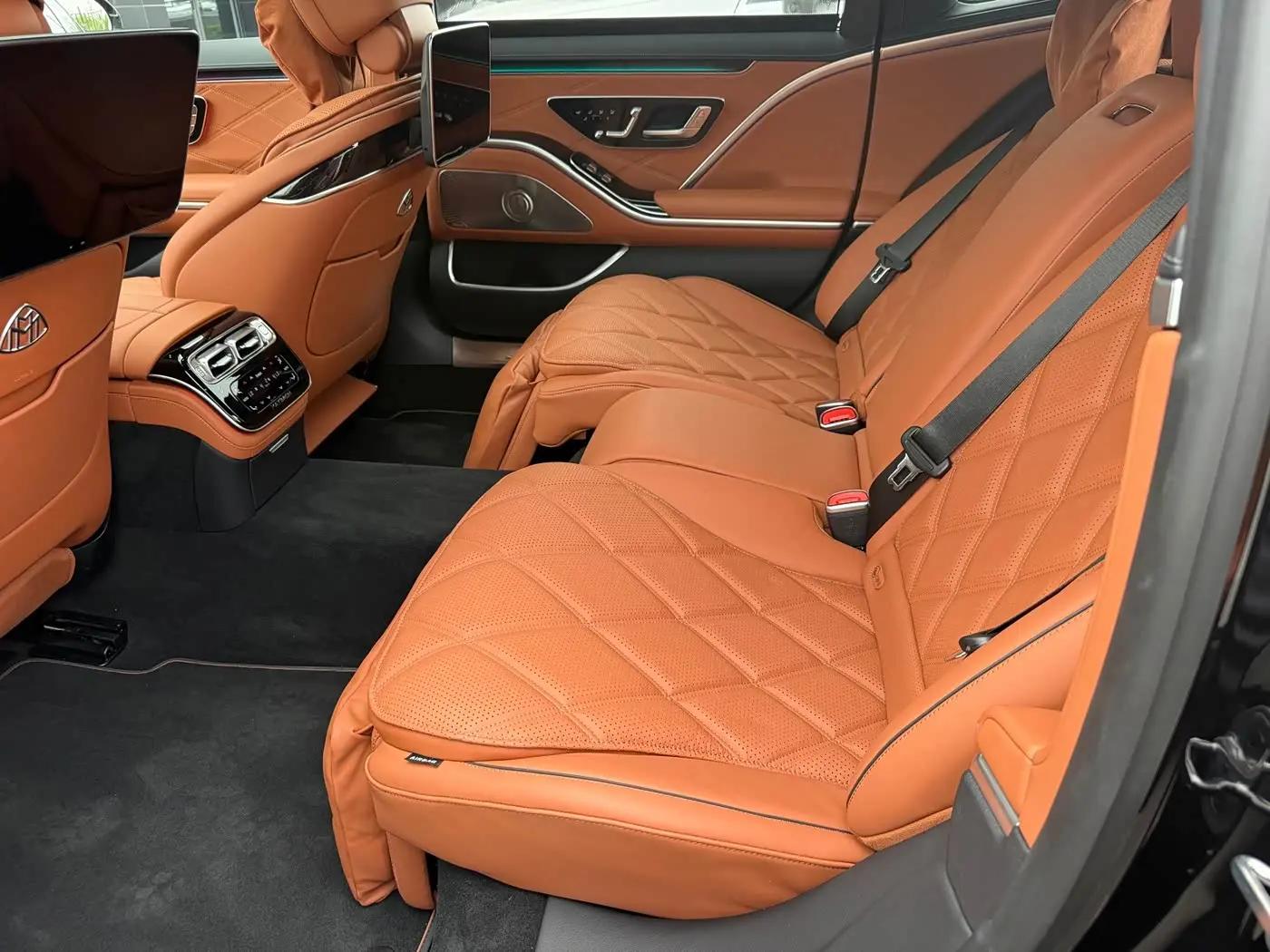 Mercedes-Benz Maybach S-Class 2026 — Фото 16/18