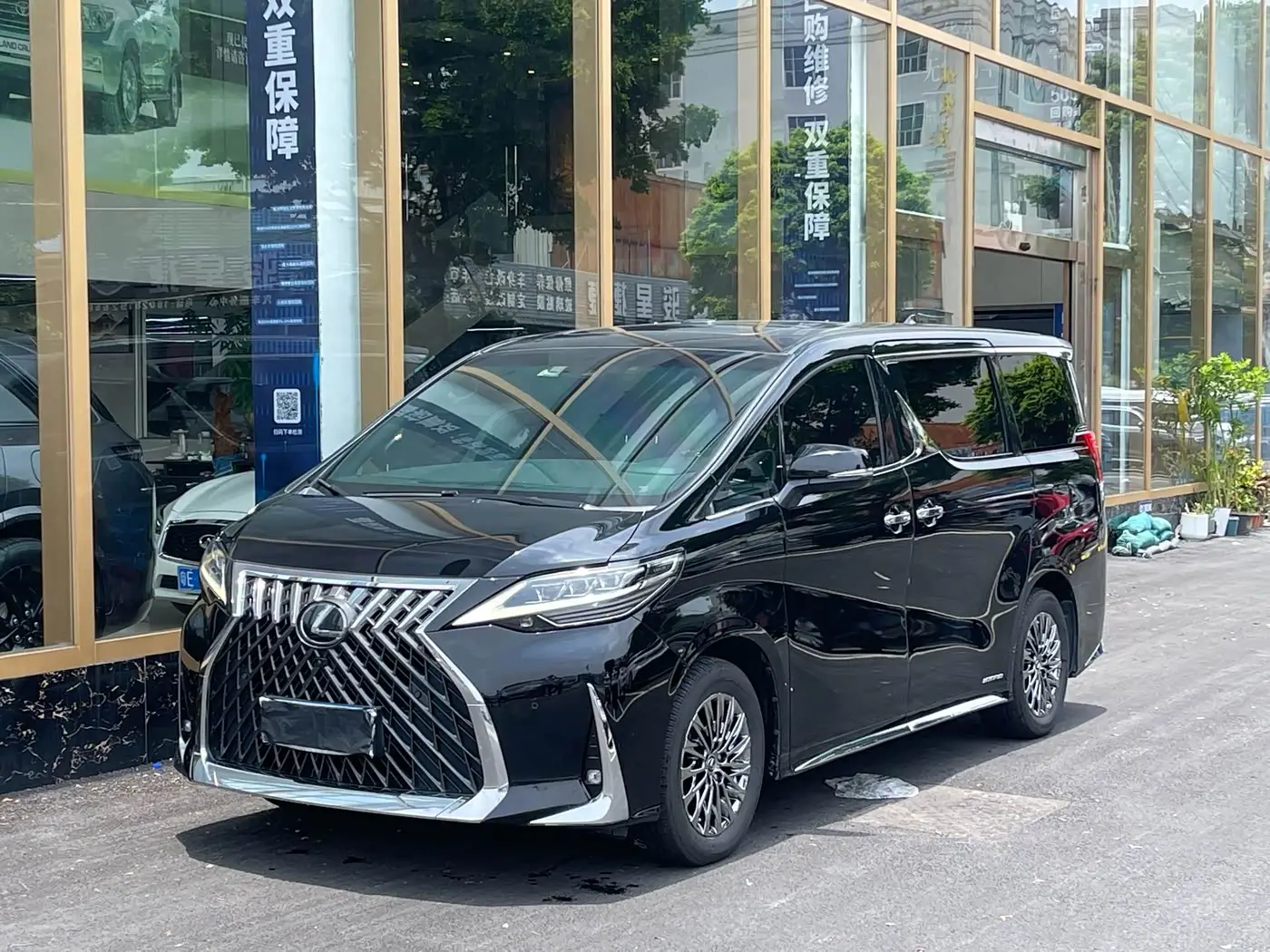 Lexus LM, 2023