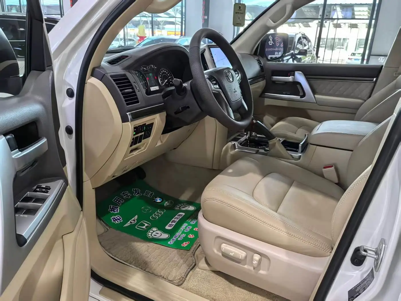 Toyota Land Cruiser 2017 — Photo 4/14