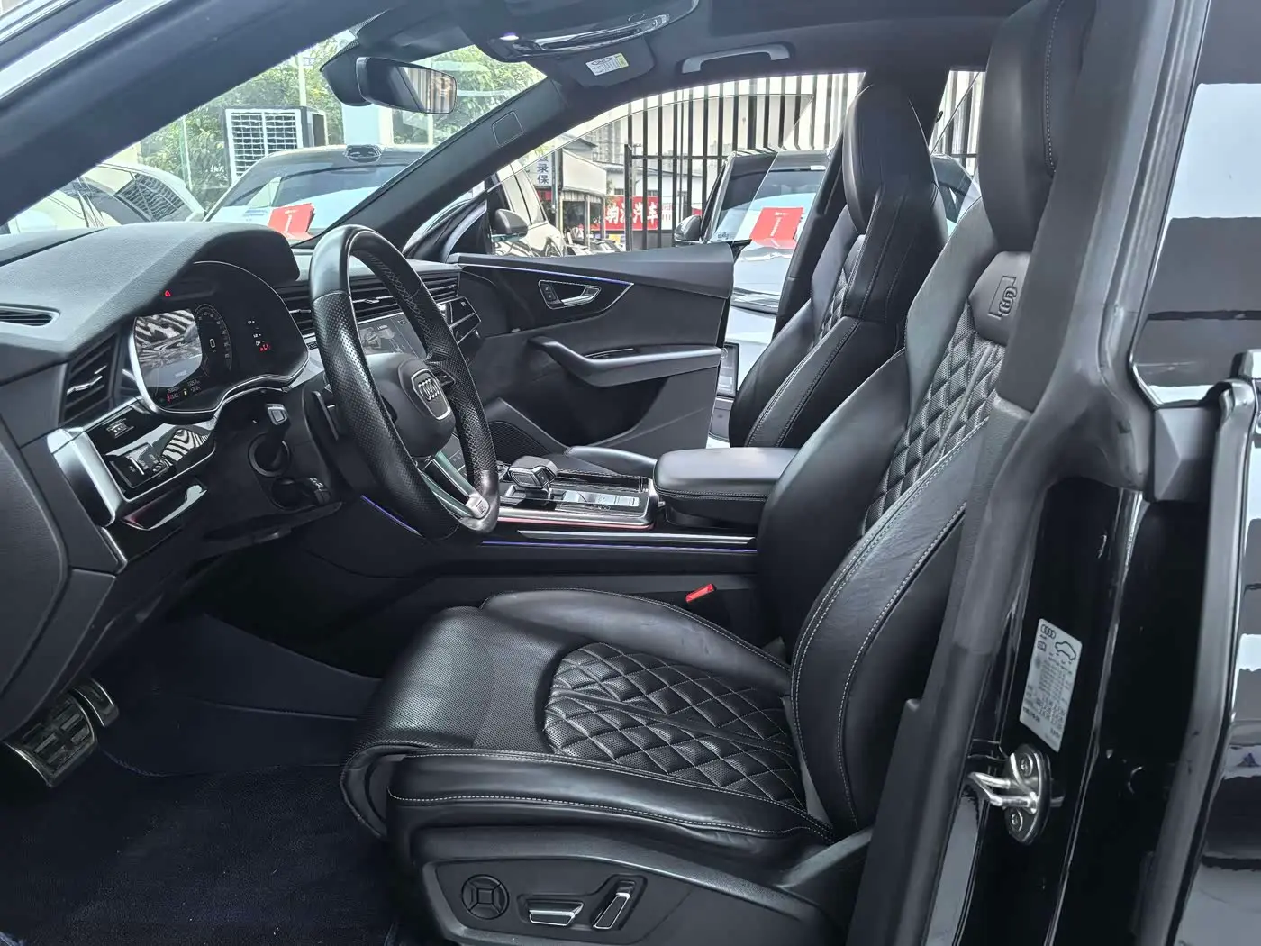 Audi Q8 2022 — Photo 6/15