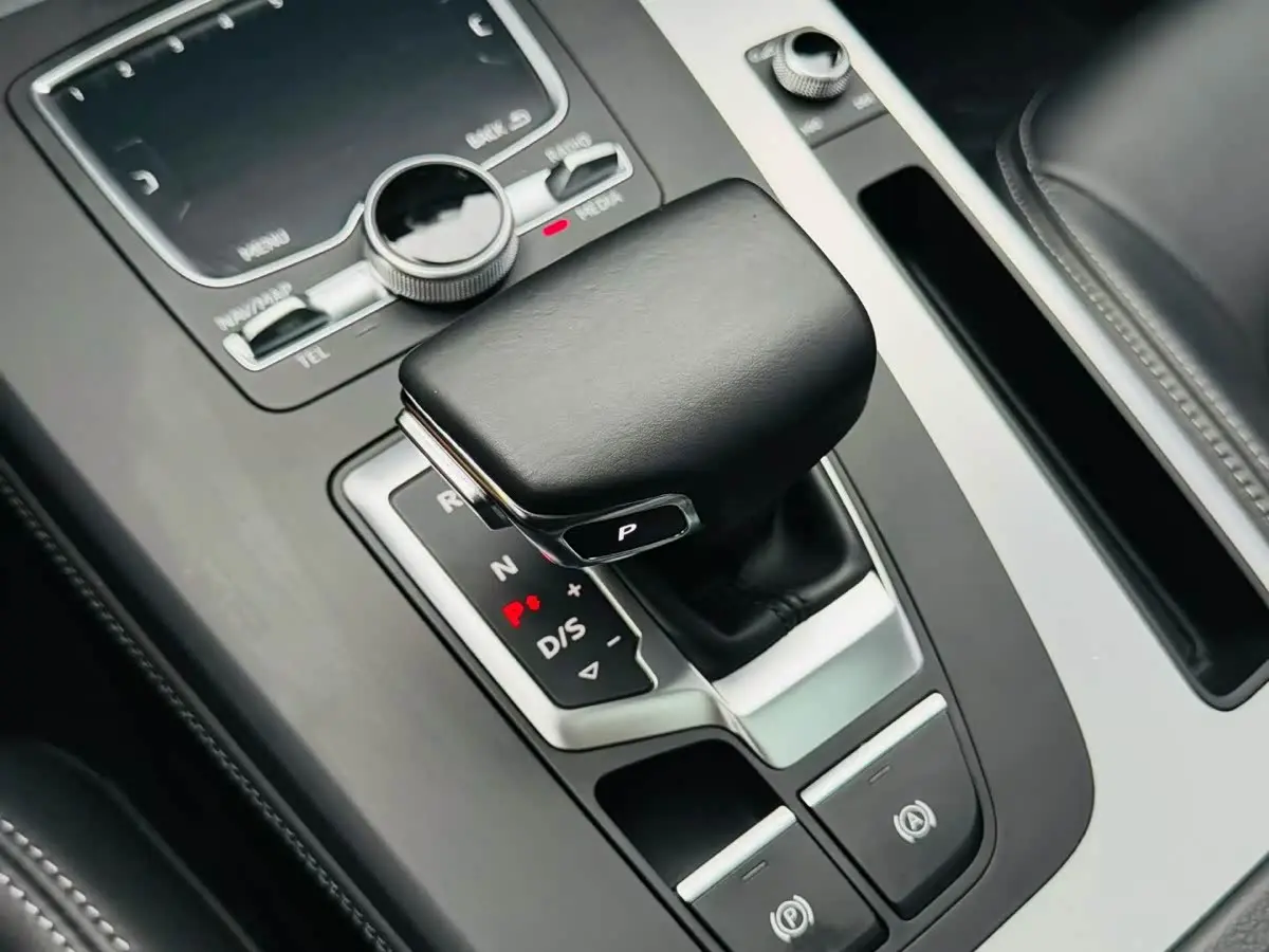 Audi Q5L 2020 — Фото 6/9