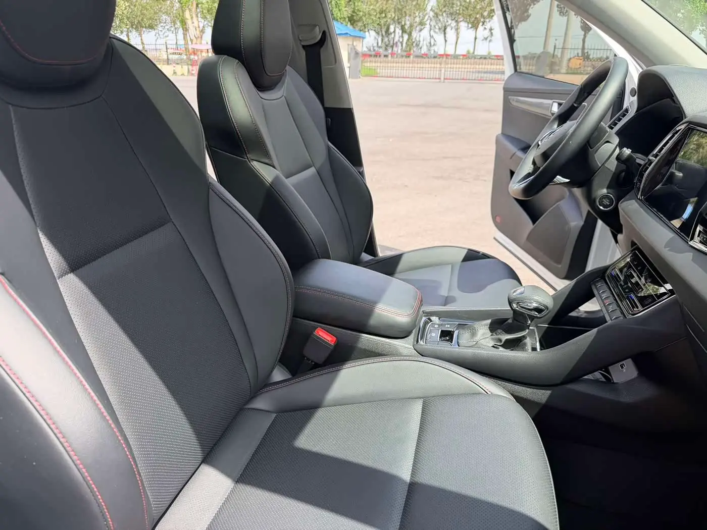 Škoda Karoq 2022 — Photo 13/17