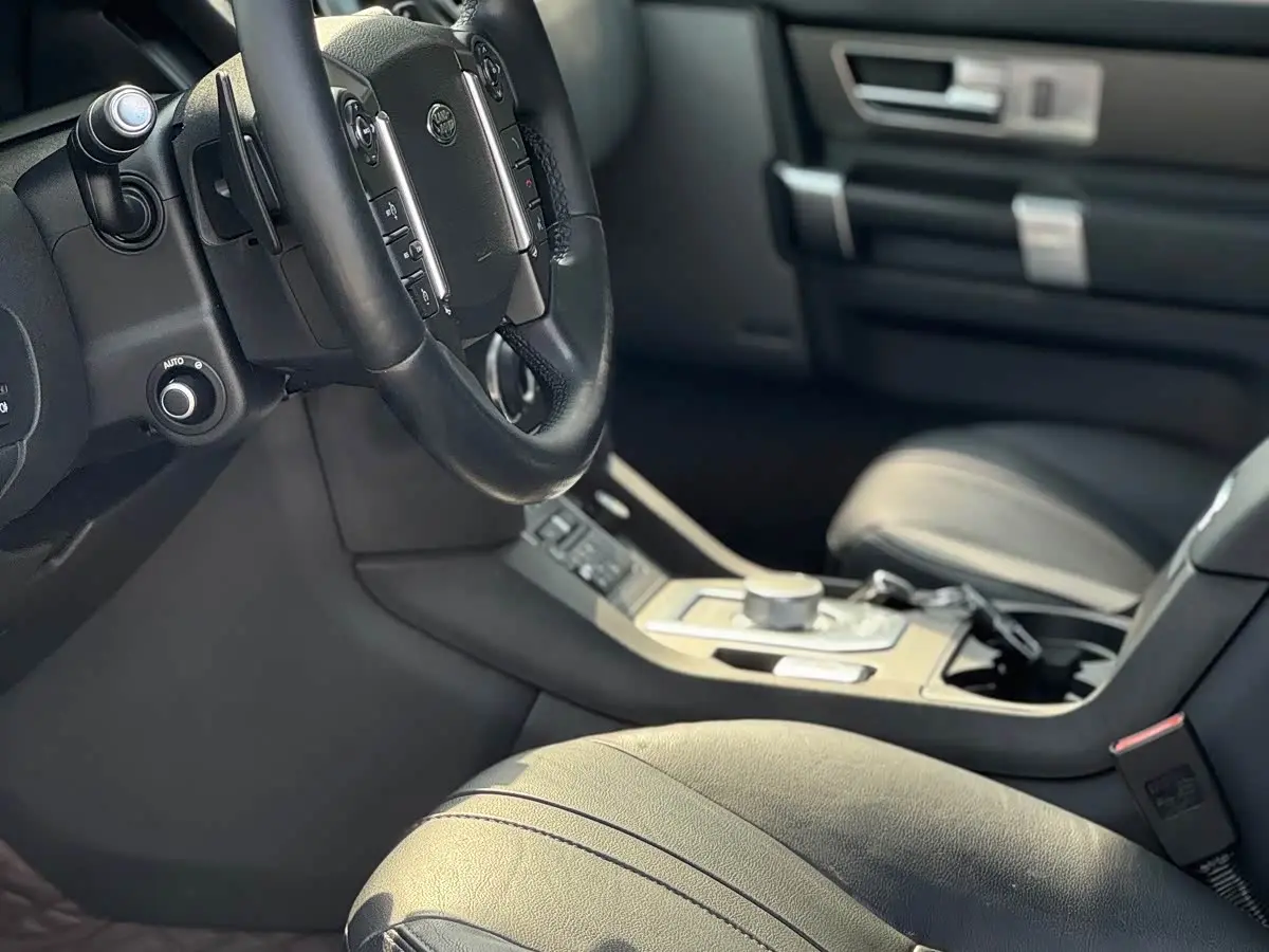 Land Rover Discovery 2016 — Photo 7/20