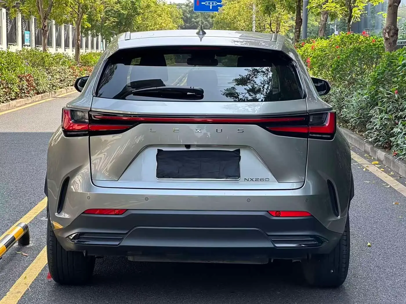 Lexus NX 2023 — Photo 8/13