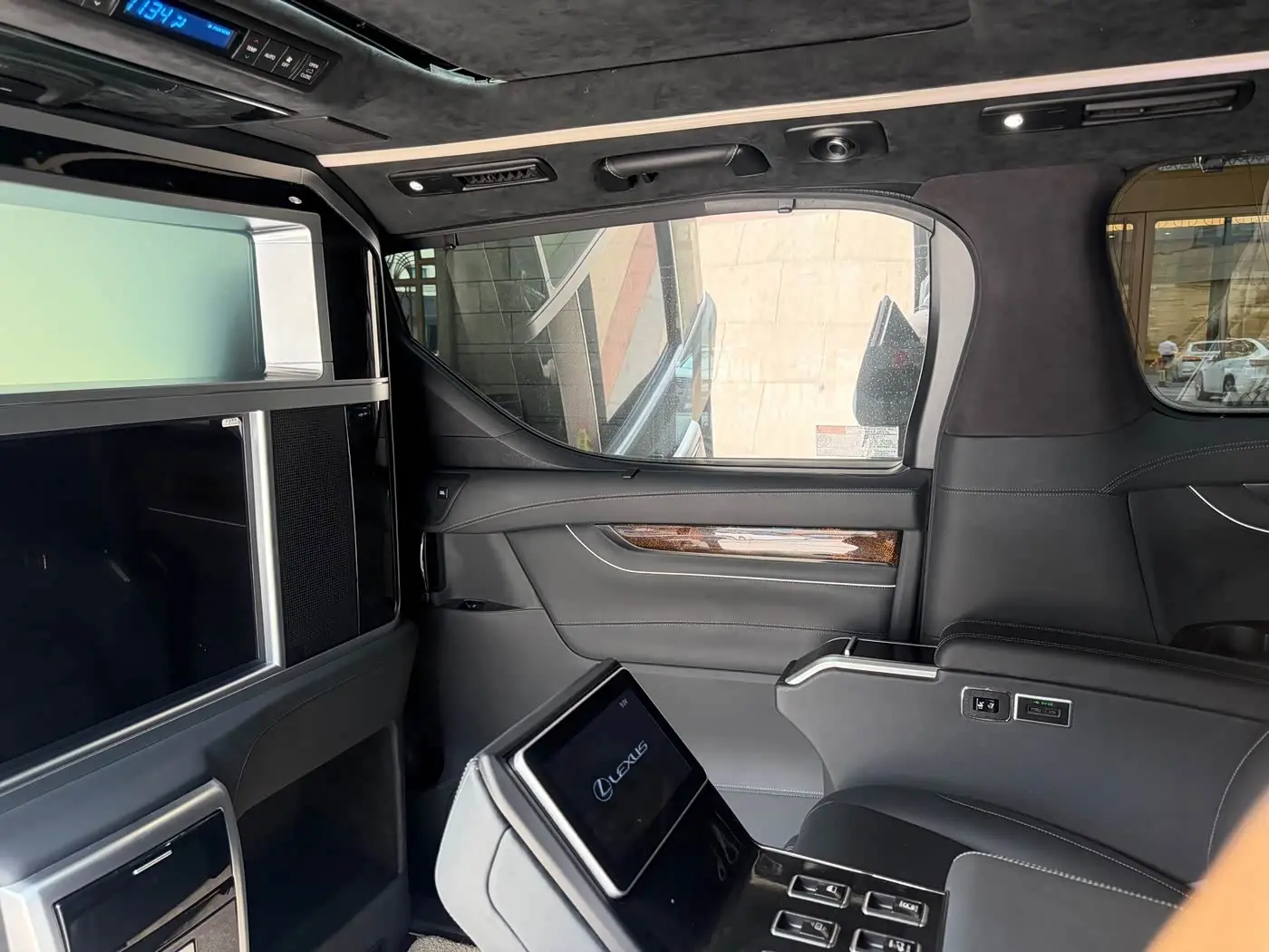 Toyota Alphard 2020 — Фото 10/15