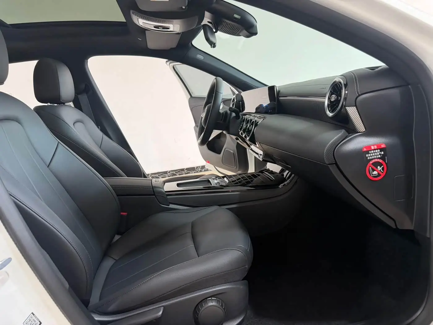 Mercedes-Benz A-Class 2023 — Фото 10/20