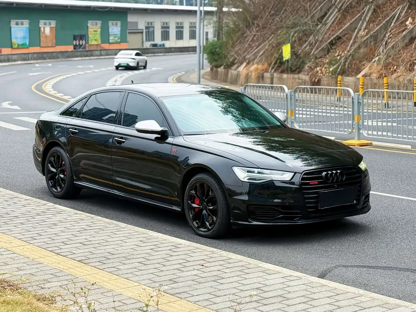 Audi A6L 2017 — Photo 3/19