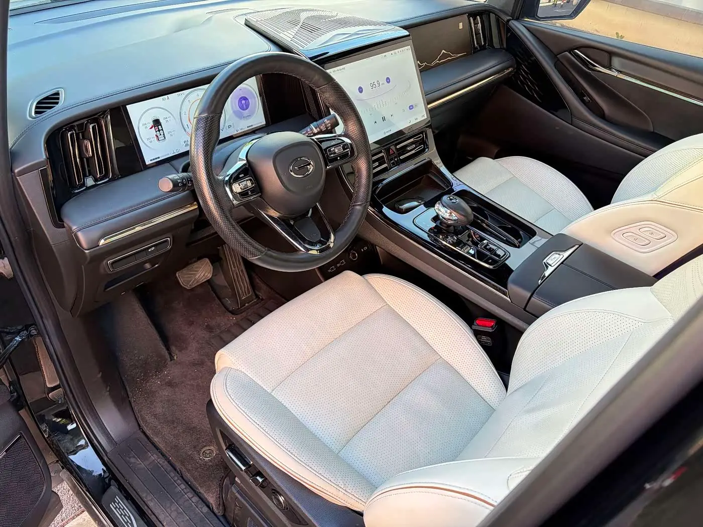 GAC Trumpchi Trumpchi M8 2023 — Photo 5/11