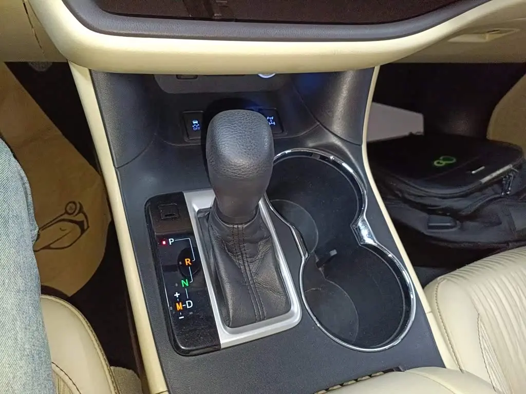 Toyota Highlander 2019 — Şəkil 10/20